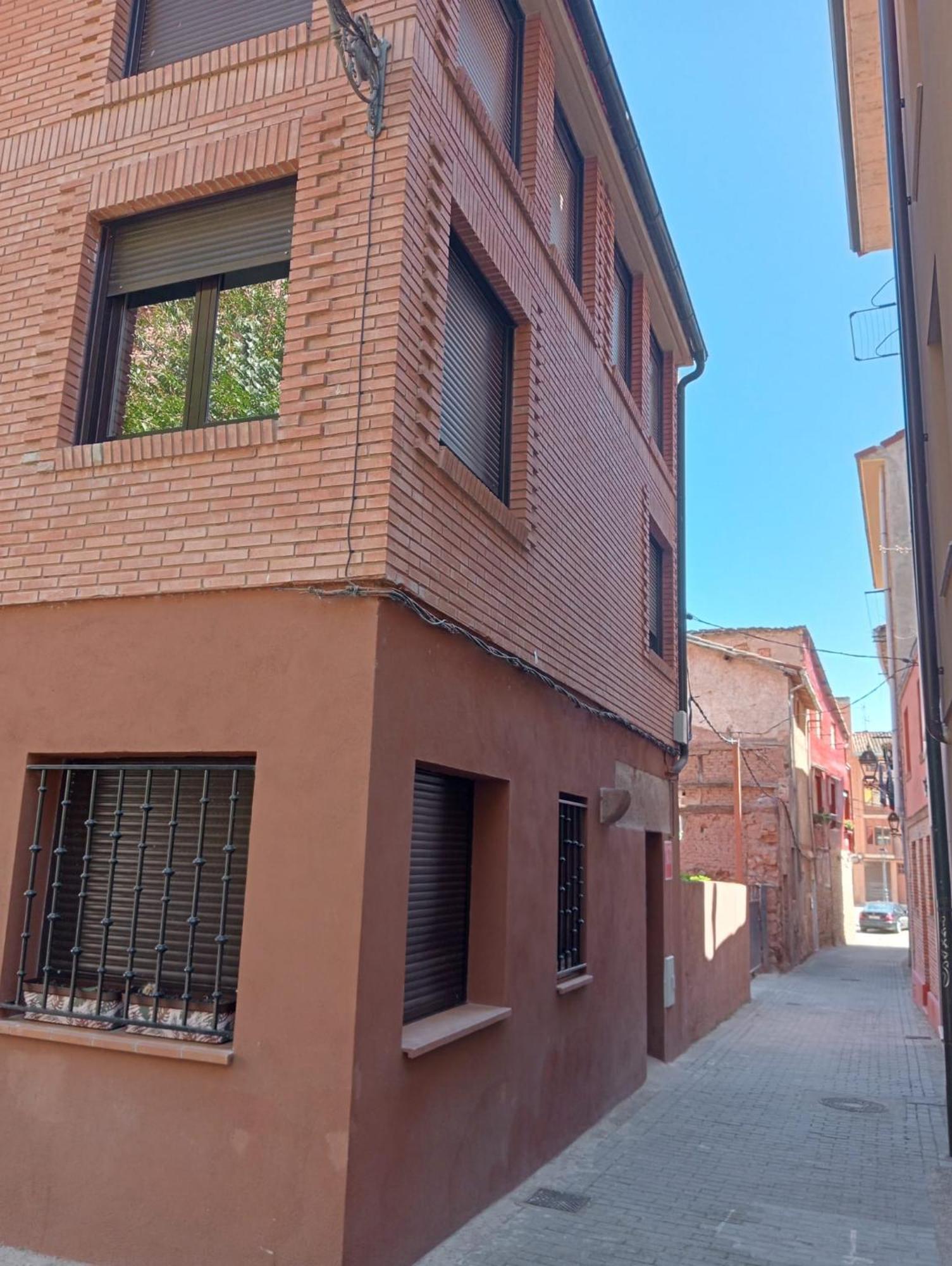 Apartamentos La Piedra En Pleno Centro Historico Con Dos Dormitorios Y Dos Banos Najera Exterior photo