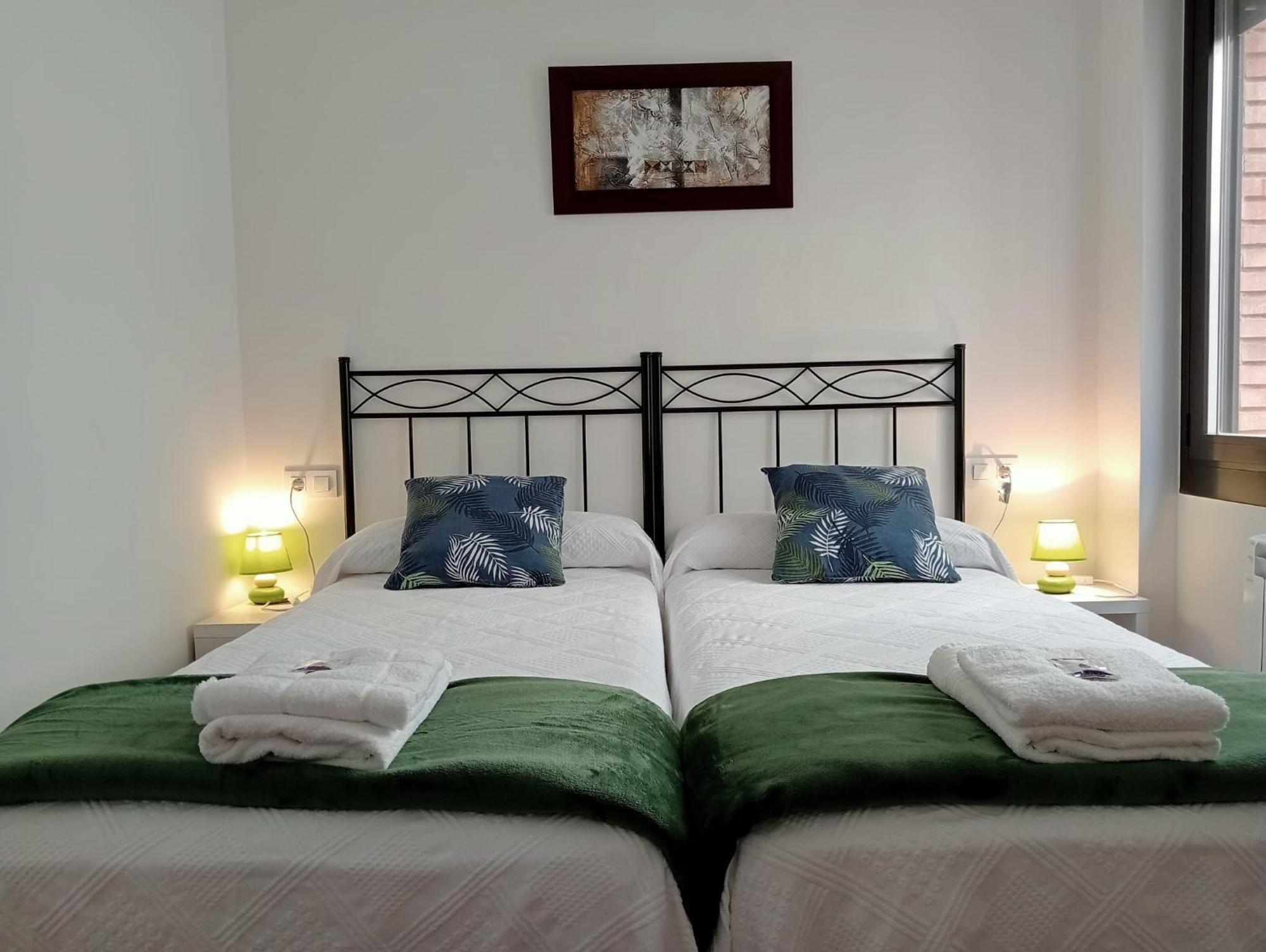 Apartamentos La Piedra En Pleno Centro Historico Con Dos Dormitorios Y Dos Banos Najera Exterior photo